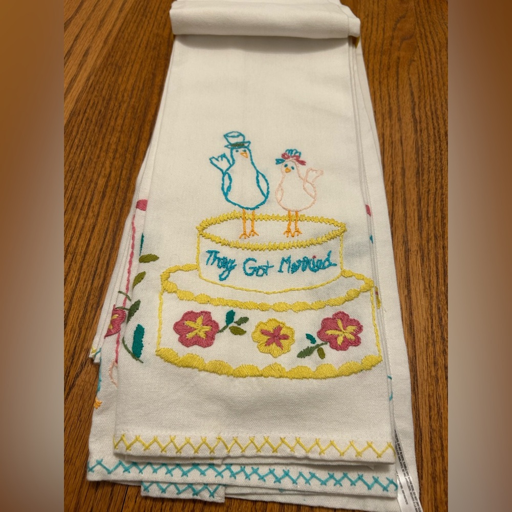 NWT Anthropologie Floral Embroidered Towels - Picture 3 of 10